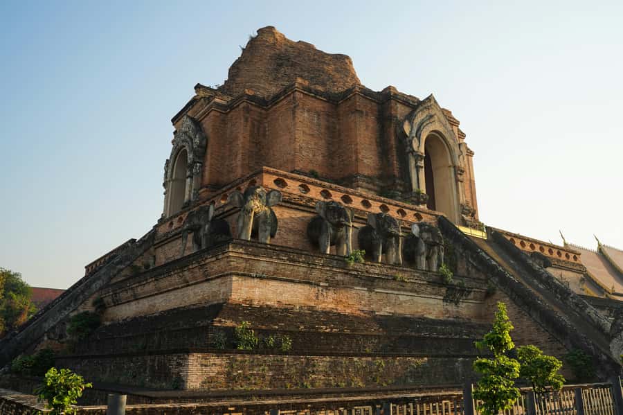 Chiang Mai Light: Tuk Tuk Night Tour with Temples & Markets - Wat Chedi Luang after sunset