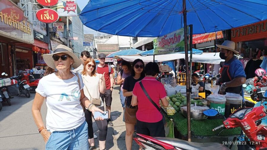 Chiang Mai: Local Food and Markets Guided Walking Tour - Warorot Market is the main food-and-shopping stretch