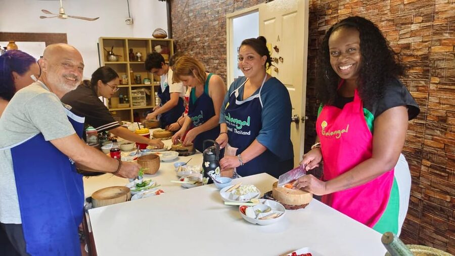 Chiang Mai: Morning Cooking Class with Market Visit - Cooking six Thai dishes in an air-conditioned studio