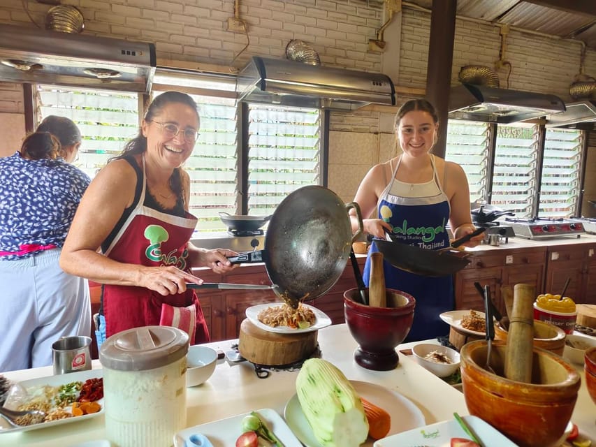 Chiang Mai: Morning Cooking Class with Market Visit - The instructors make the difference