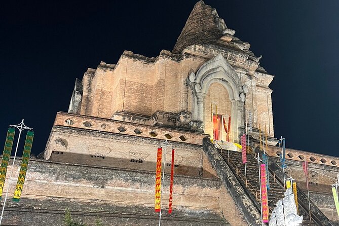Chiang Mai Temples and Market Tuk-Tuk Evening Night Tour - Wat Phra Singh: a graceful start inside the old city