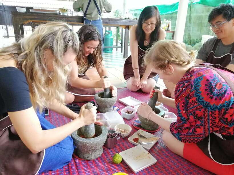 Chiang Mai: Thai Cooking and Market Tour with Lanna Smile - Should you book this cooking class?