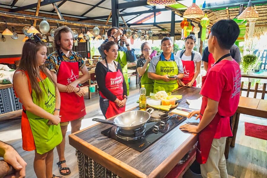 Chiang Mai: Traditional Thai-Akha Cooking Class& Market Tour - What the kitchen session feels like