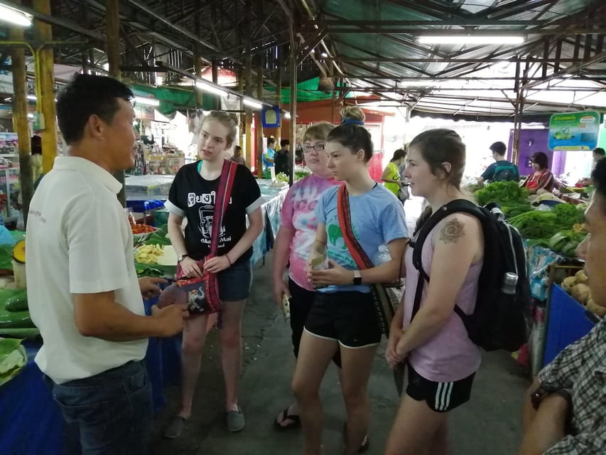 Chiang Mai: Traditional Thai Cooking Class with Market Tour - A class size that allows real help