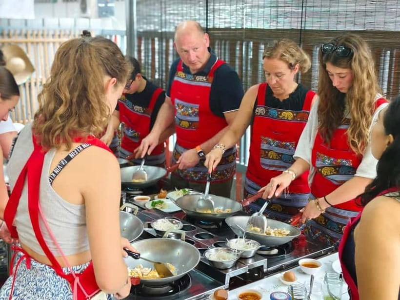 Chiang Mai: Traditional Thai Cooking Class with Market Tour - Who should book this Chiang Mai cooking class?
