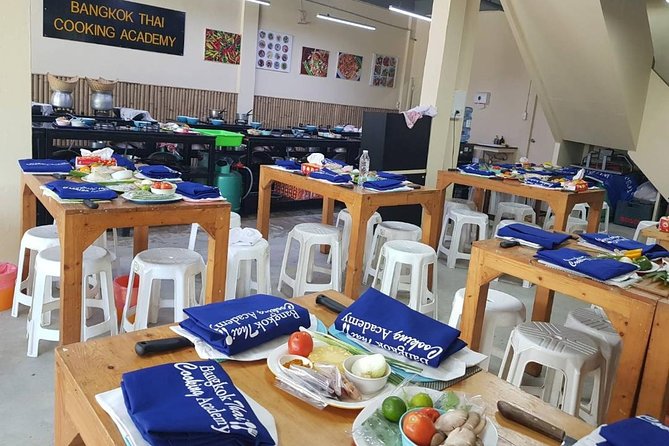 Choose 5 Dishes: Half-Day Cooking Class in Sukhumvit with Market Tour - What the class does especially well