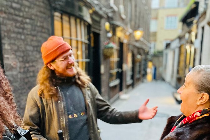 Christmas Lights and Markets Guided Walking Tour with Mulled Wine - Why the guides make the difference