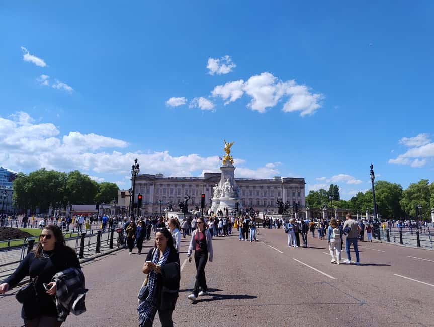City Hike London (with Borough Market lunch break) - The Tower of London and the final crossing