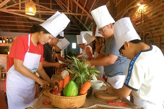 Cooking Class Hoi An:Local Market, Basket Boat, Fishing & Cooking - Guides, Group Size, and Teaching Style