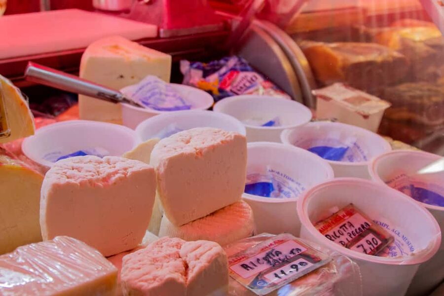 Cooking class, visit to the Catania market and light lunch - The dishes and sweets that give the class its character