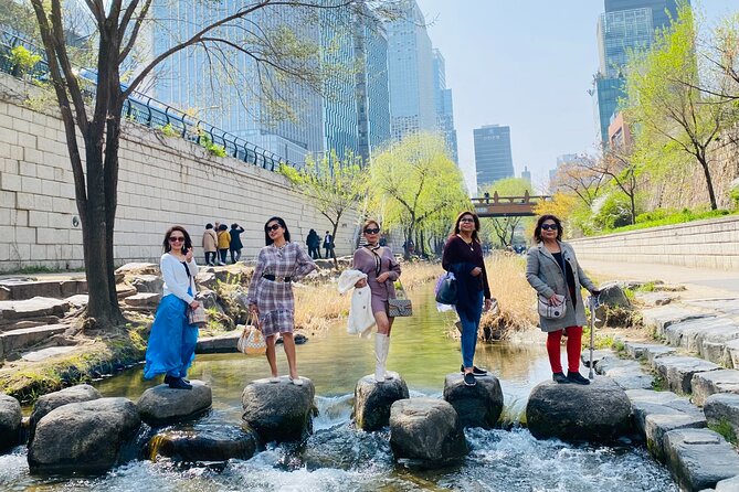 Customizable Seoul Private Tour Palaces Food and Markets - Jogyesa Temple and a quiet pause in the city