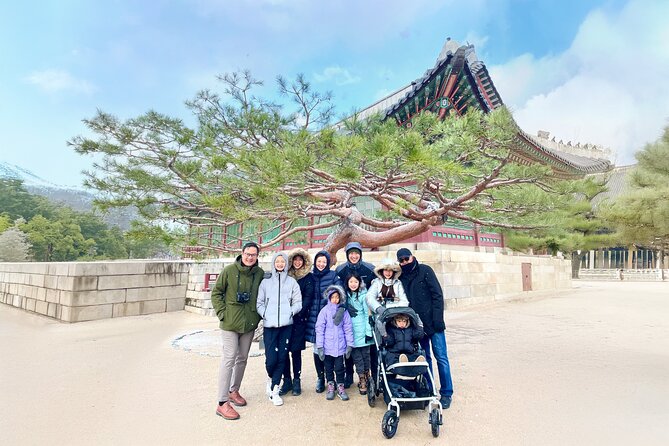 Customizable Seoul Private Tour Palaces Food and Markets - The former presidential residence and Blue House views
