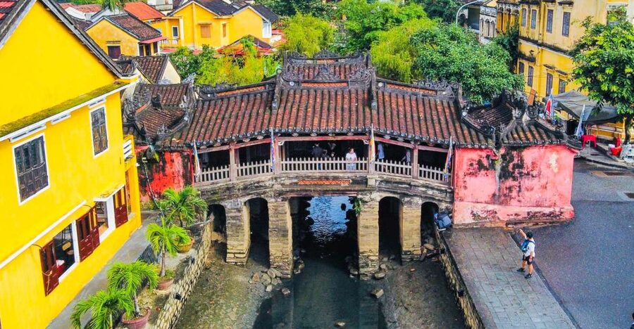 Da Nang/Hoi An: Market & Old Town Private Tour with Transfer - Traditional music and dance at a Hoi An house
