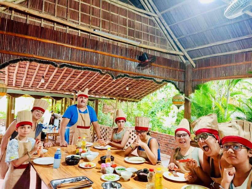 Da Nang/Hoi An: Market Tour, Basket Boat Ride, Cooking Class - Key details at a glance