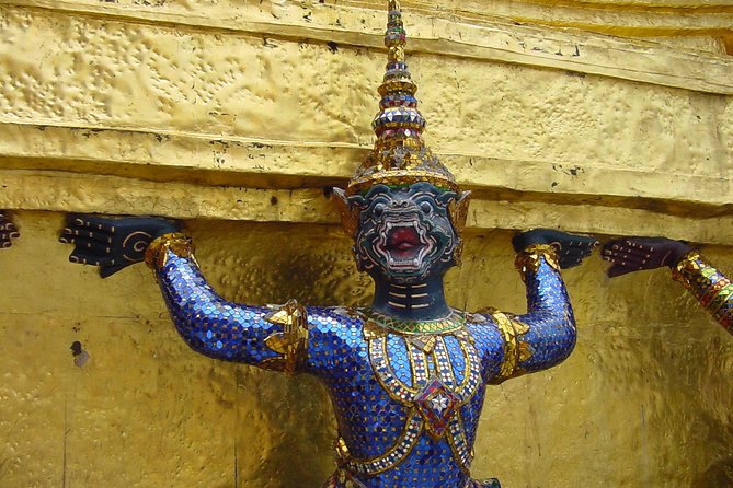 Damnern Saduak Floating Market, Grand Palace and Wat Phra Keo Tour from Bangkok - What the $175.48 price really buys