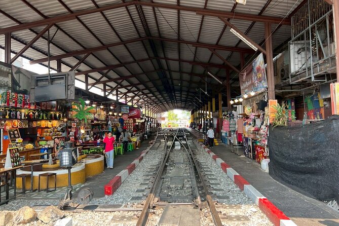 Damnoen Saduak and Maeklong Railway Market Tour with Private Car - Why this Bangkok day trip works