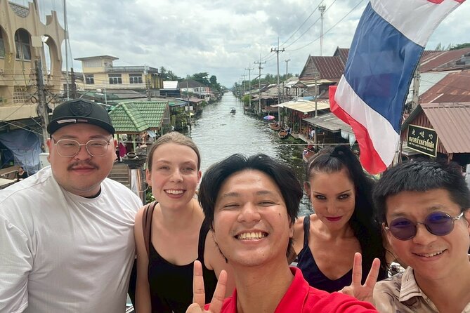 Damnoen Saduak and Maeklong Railway Market Tour with Private Car - The private car, guide, and schedule