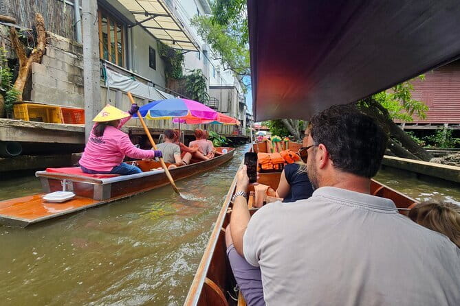 Damnoen Saduak Famous Floating Market and Mea Klong Railway Tour - Mae Klong Railway Market and the passing train