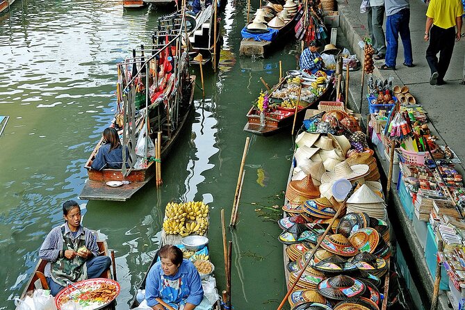 Damnoen Saduak Floating Market and Maeklong Railway Market Tour - Maeklong Railway Market and the slow-moving train
