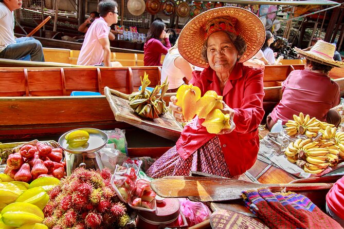 Damnoen Saduak Floating Market Car Service (no guide) - A short stop at Wat Bang Kung