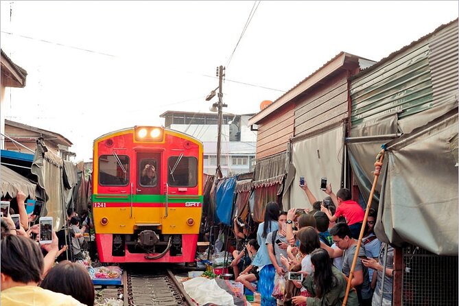Damnoen Saduak Floating Market Car Service (no guide) - Who will enjoy this service most?