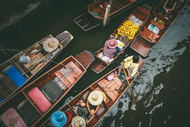 Damnoen Saduak Floating Market & Maeklong Market Tour frm Bangkok - Taking the boat through Damnoen Saduak