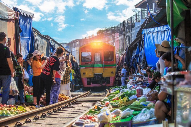 Damnoen Saduak Floating Market & Maeklong Railway From Bangkok - Why these two markets make a good Bangkok day trip