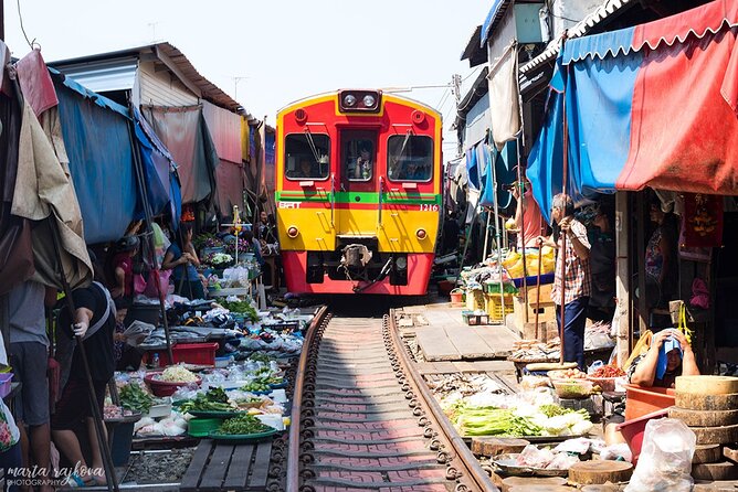 Damnoen Saduak Floating Market & Maeklong Train Market Tour - The 7:30 a.m. start and ride from Bangkok