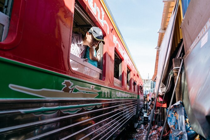 Damnoen Saduak Floating Market & Maeklong Train Market Tour - Walking through Damnoen Saduak without a rush