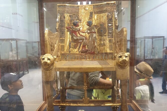Day tour to Pyramids, Egyptian Museum and Bazaar from Cairo&Giza - Menkaure and Khafre in a compact sequence