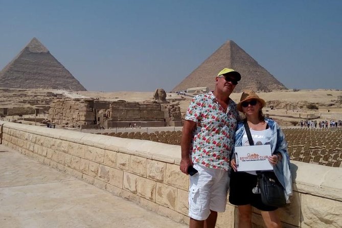 Day Tour to the Pyramids of Giza, Egyptian Museum and Khan El khalili Bazaar - The guide and private service