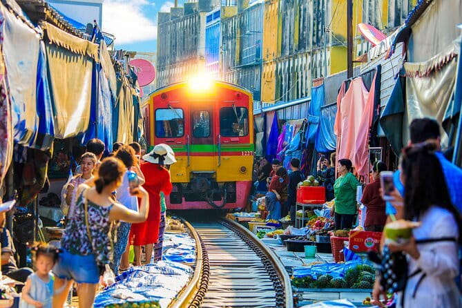 Day Trip to Bangkok Floating Market & Maeklong Railway - Choosing the right departure time