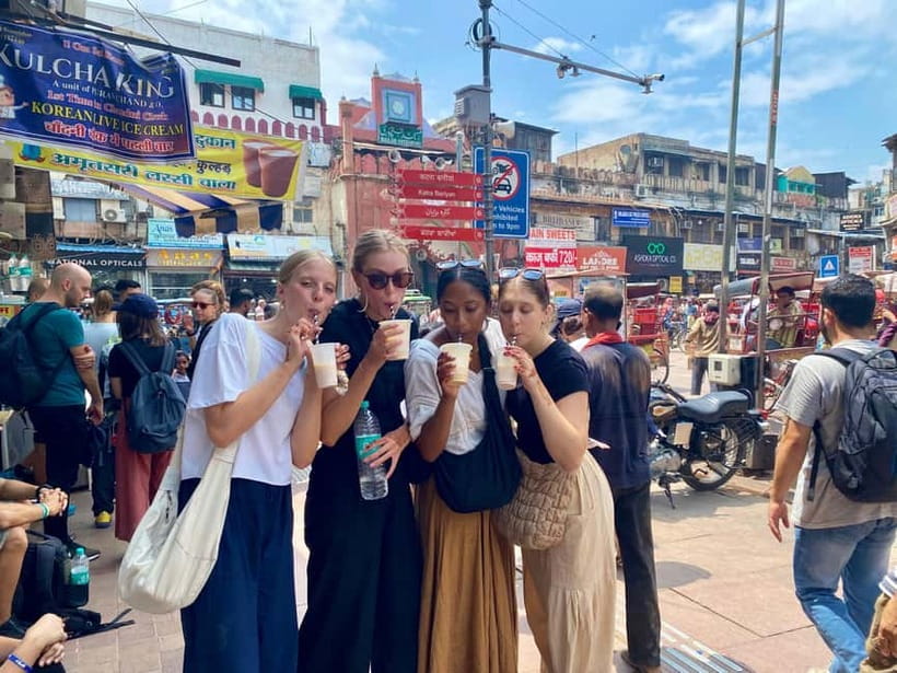 Delhi: Old Delhi's Street Food, Temples & Spice Market Tour - Starting at Lal Quila Metro Station
