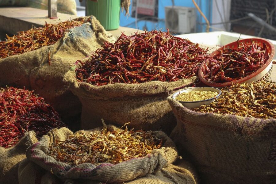 Delhi: Old Delhi & Spice Market Tour - Fatehpuri Masjid adds a quiet religious pause