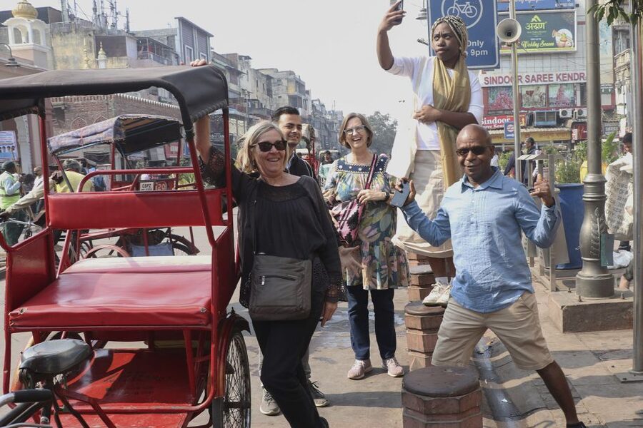 Delhi: Old Delhi & Spice Market Tour - The Jain temple offers a change of pace