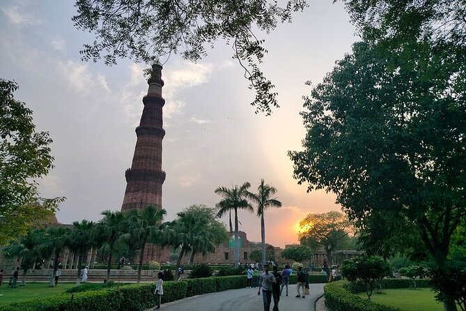Delhi Private City Tour With Spice Market In 8 Hours - By Car - Gurudwara Bangla Sahib and Sikh Tradition