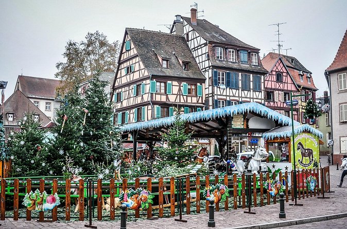 Discover Colmar's Christmas Market Magic with a Local - Crowds, queues, and the less festive side