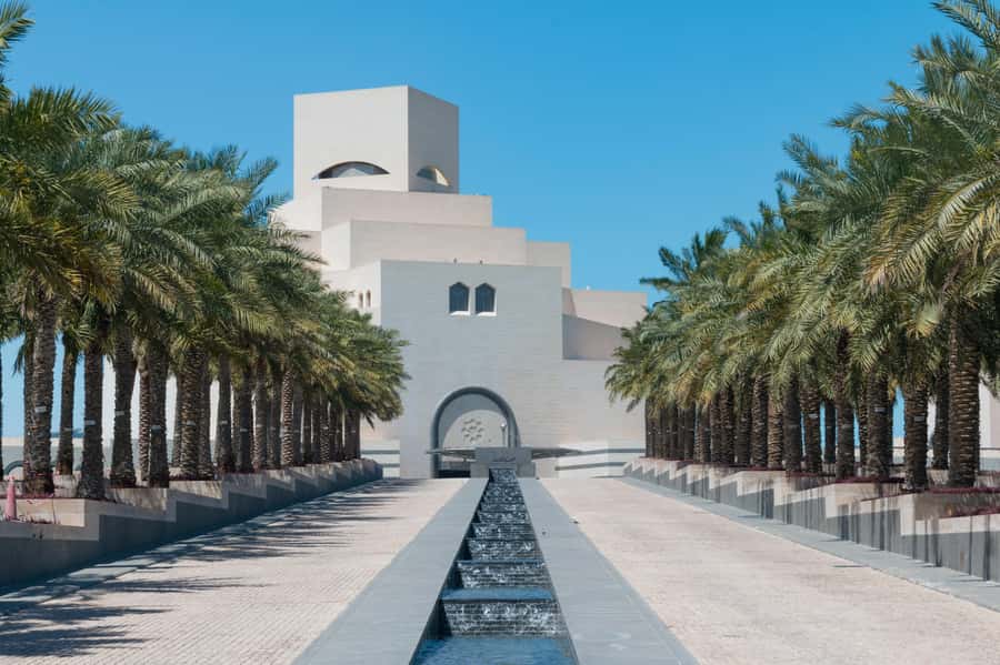 Doha: Guided City Tour to Souq Waqif, katara & pearl-island - West Bay: skyscrapers and a change of scale