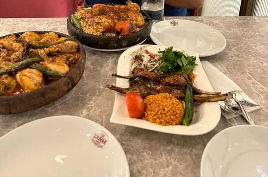 Doha: Souq Waqif/The Pearl Island/Katara 4 Hour Private Tour - What the private guide adds