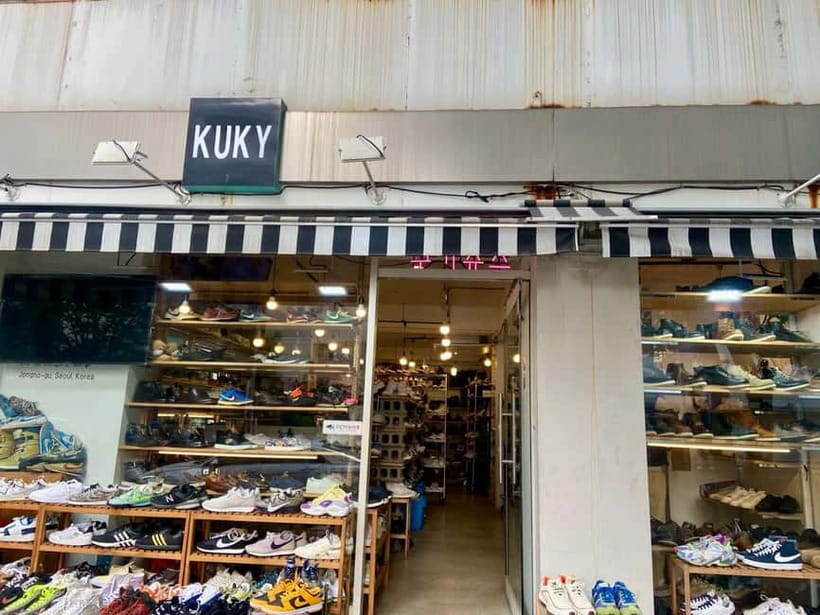 Dongmyo Flea Market Vintage Vibes Local Guided Tour - Why a guide helps inside Dongmyo