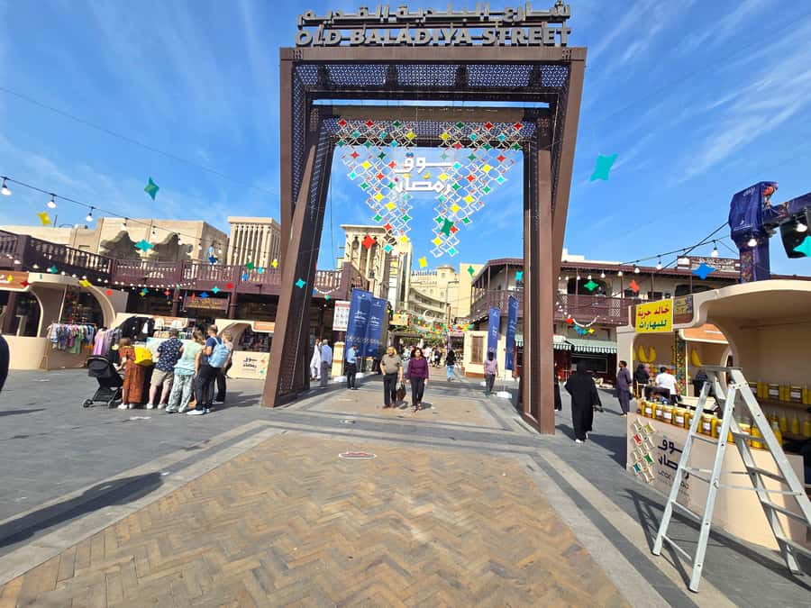 Dubai: Guided City Walking Tour to Spice and Gold Souk - The textile market and Dubai’s trading links