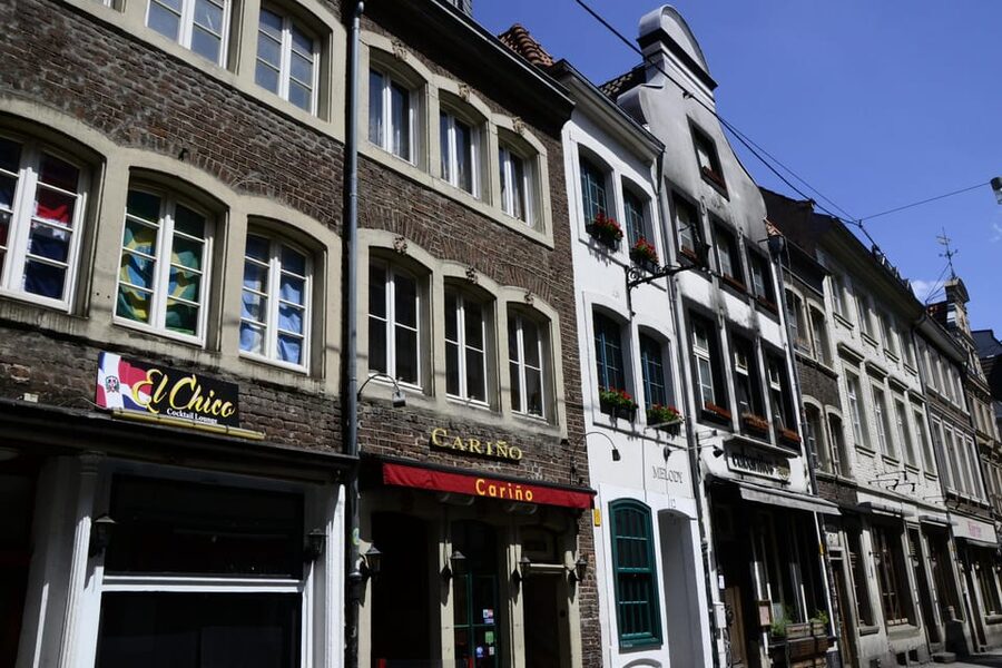 Düsseldorf walk: The Old Town and a charming market square - Who Will Get the Most from This Walk?
