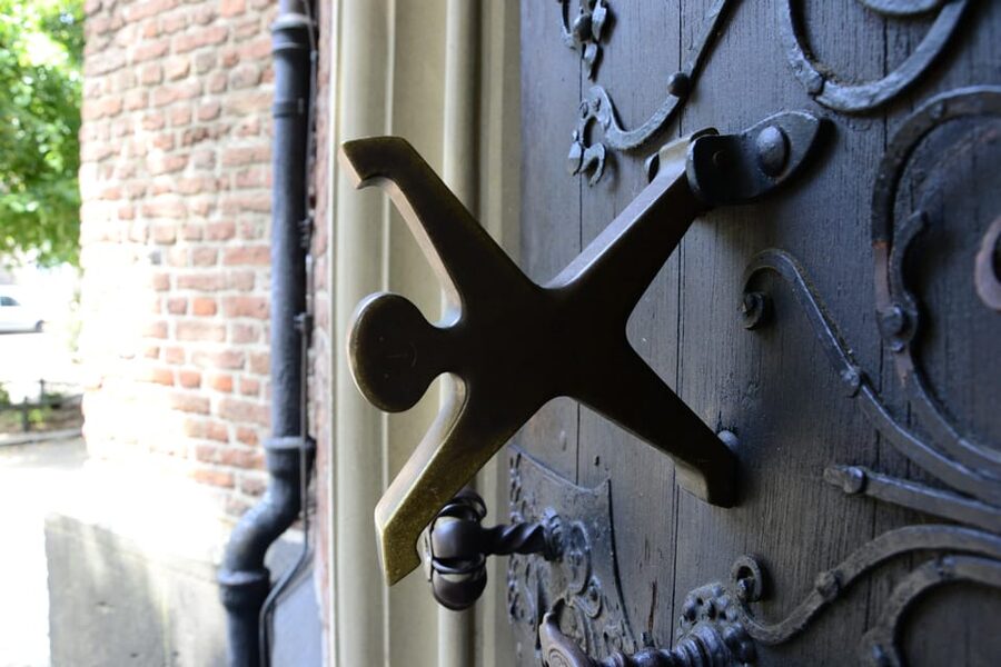 Düsseldorf walk: The Old Town and a charming market square - Walking Beside the Rhine