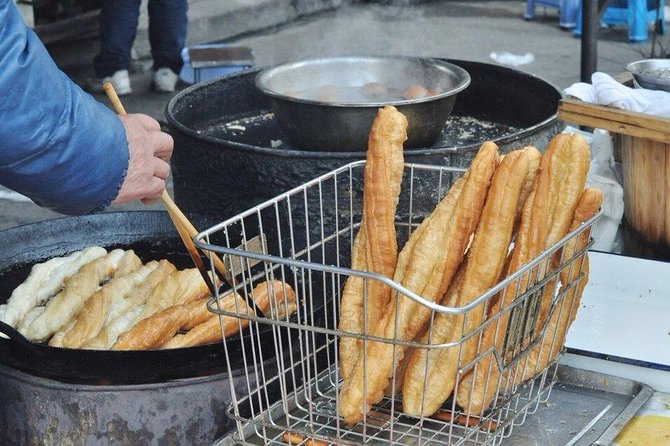 Early Bird Shanghai Street Breakfast Tour And Visit Fabric Market - Why this early morning tour works