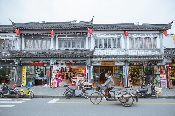 Early Bird Shanghai Street Breakfast Tour And Visit Fabric Market - Cindy’s role can shape the morning
