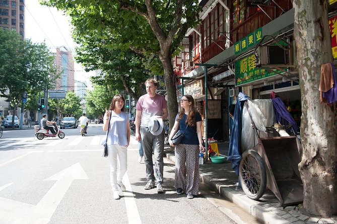 Early Bird Shanghai Street Breakfast Tour And Visit Fabric Market - Yu Garden and three kinds of tea