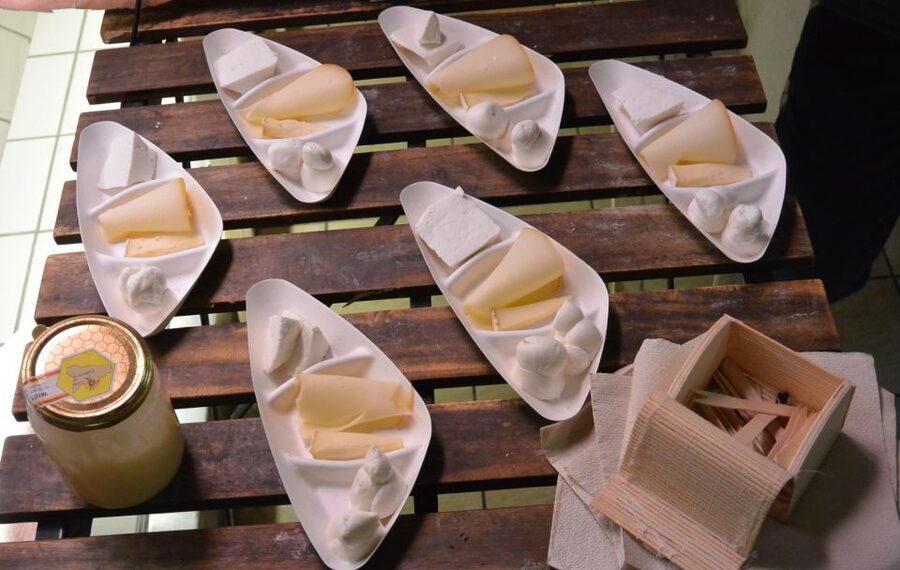 Eat Like a Roman - Traditional Food, Local Market & History - Who should book this experience?