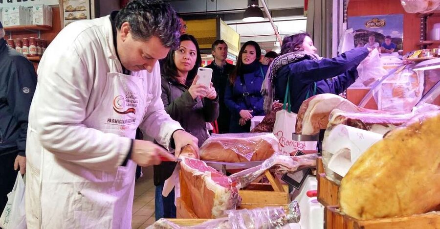Eat Like a Roman - Traditional Food, Local Market & History - Shopping like a Roman at the local market