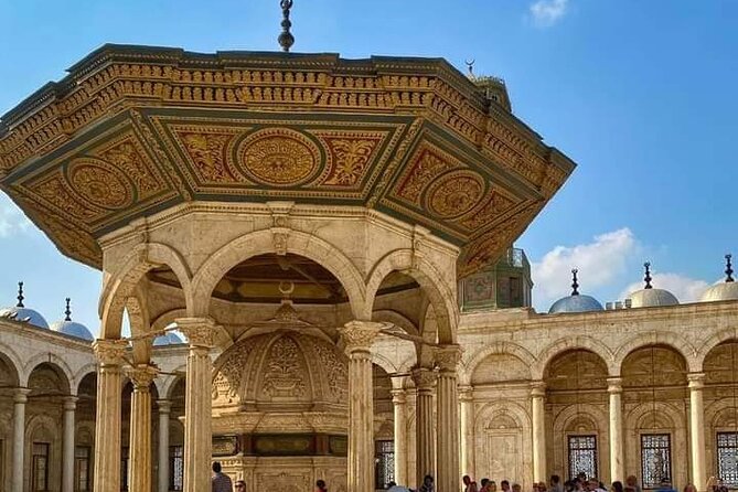 Emam ElShafei , Mosques of Ala-Elbayt and Khan Elkhalili Market - Khan el-Khalili after the quiet religious sites