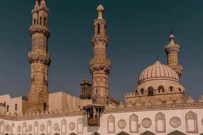 Emam ElShafei , Mosques of Ala-Elbayt and Khan Elkhalili Market - How guides shape the experience